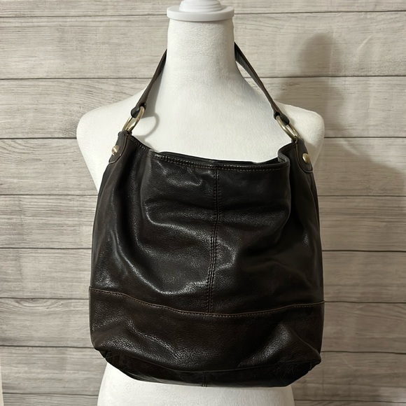 Elegant Black Leather Shoulder Bag - Picture 2 of 4